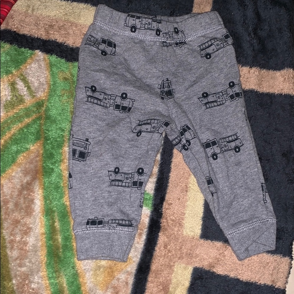 Carter’s pants baby boy size  6 month